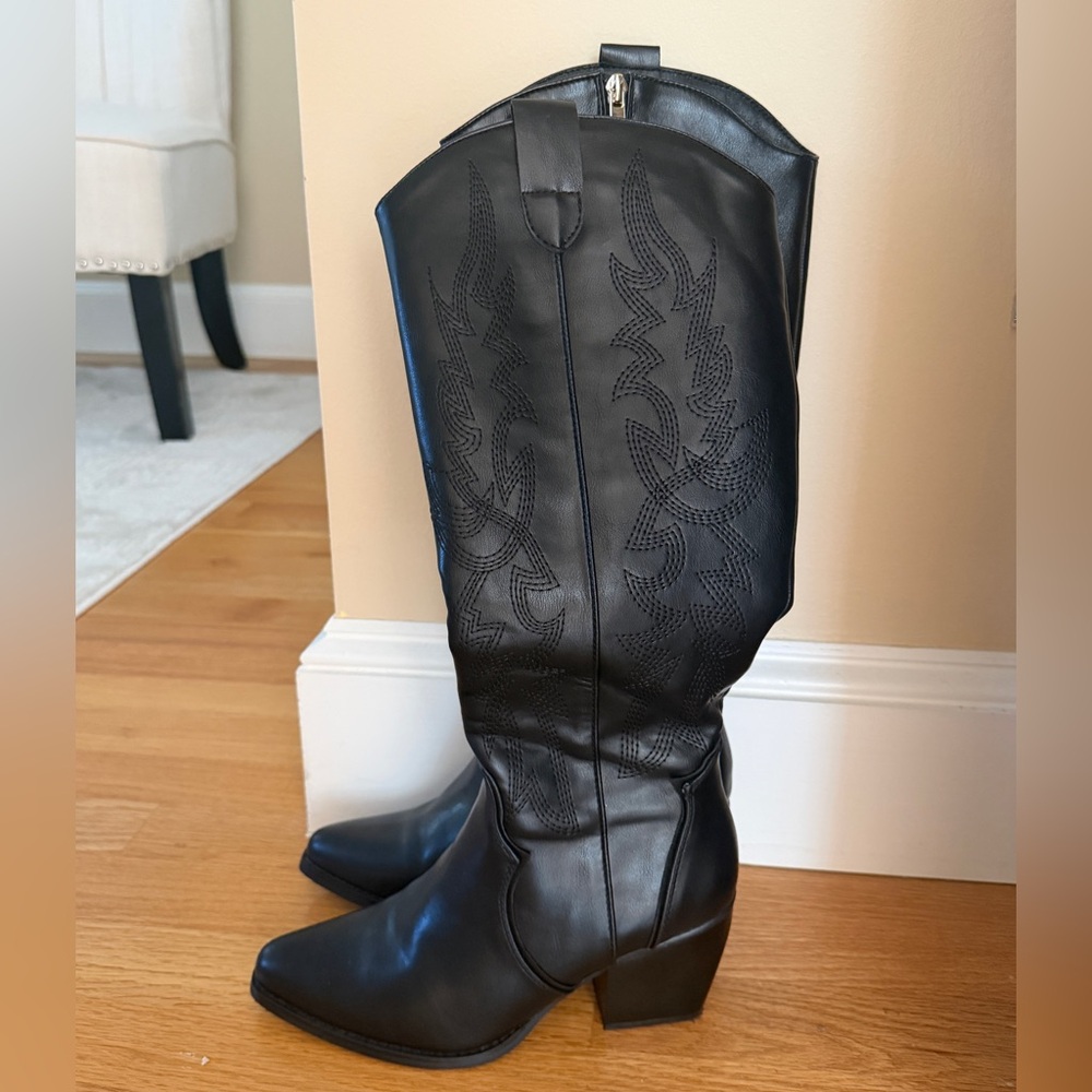 Women's Black Cowboy Boots (size 6.5)